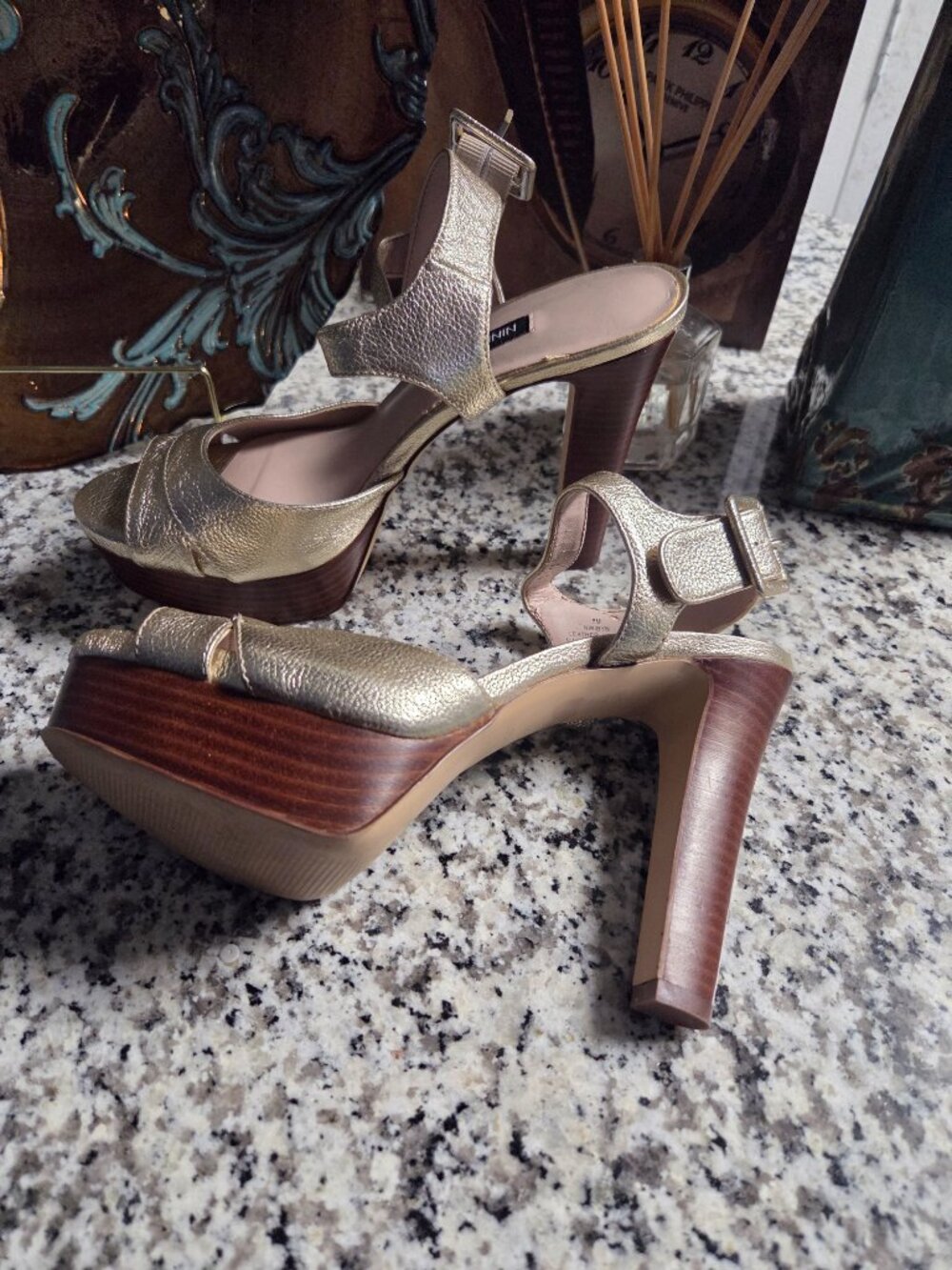 Metallic Gold leather Sandals • Thick Heel • Open Toe • Size 9